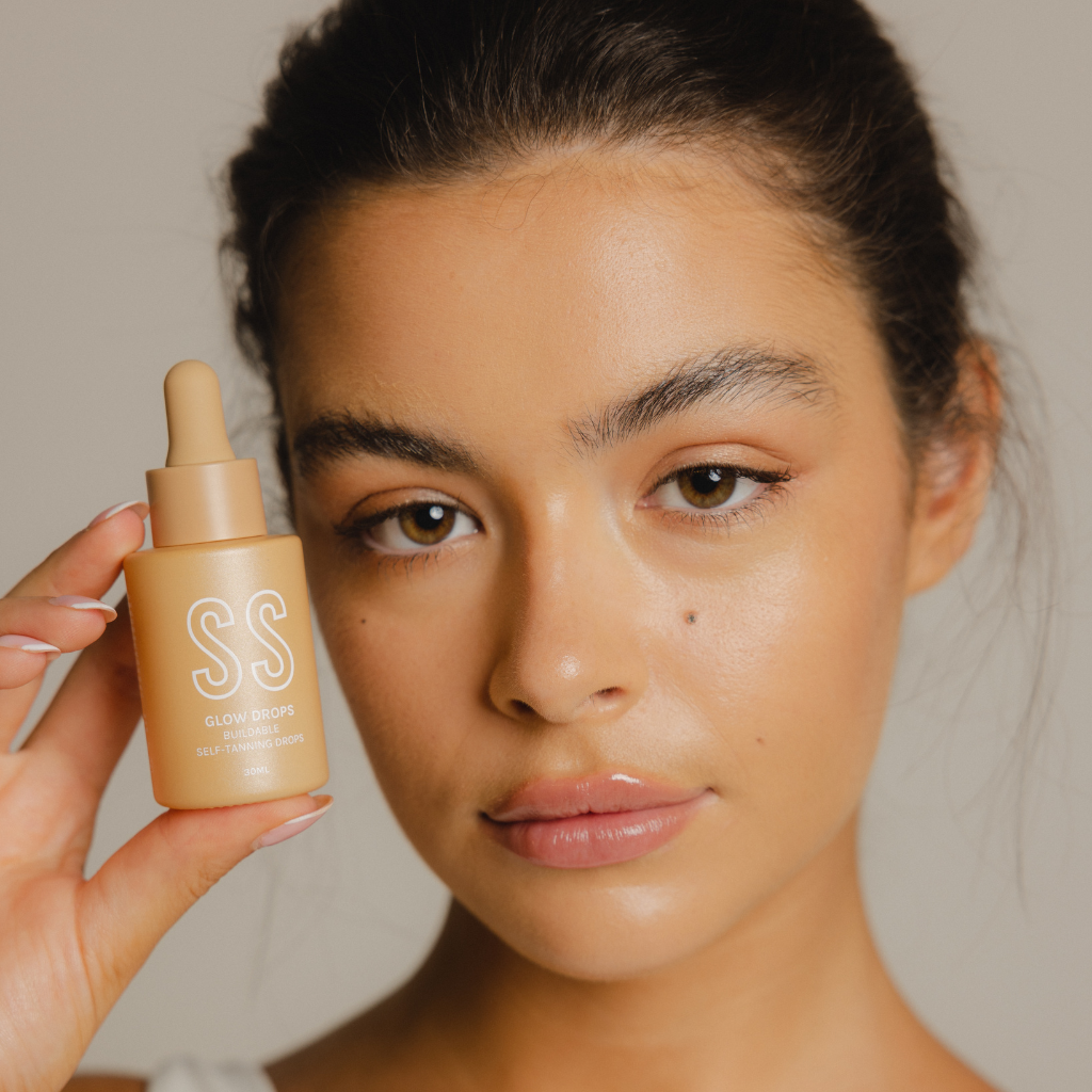SUMMER SKIN Glow Drops |
Skincare-Infused Face Tan