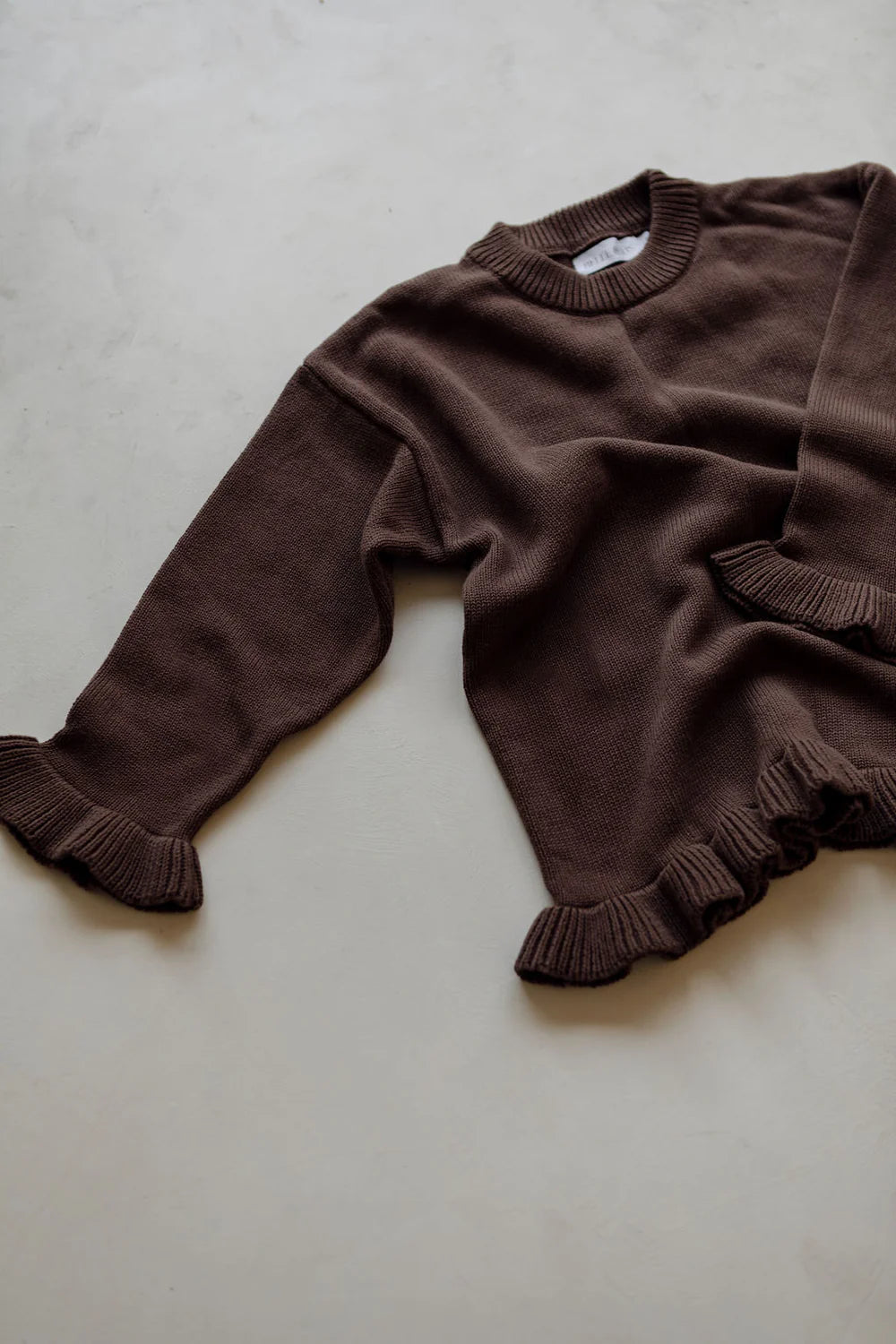 BELLE & SUN Frill Pullover | Cocoa