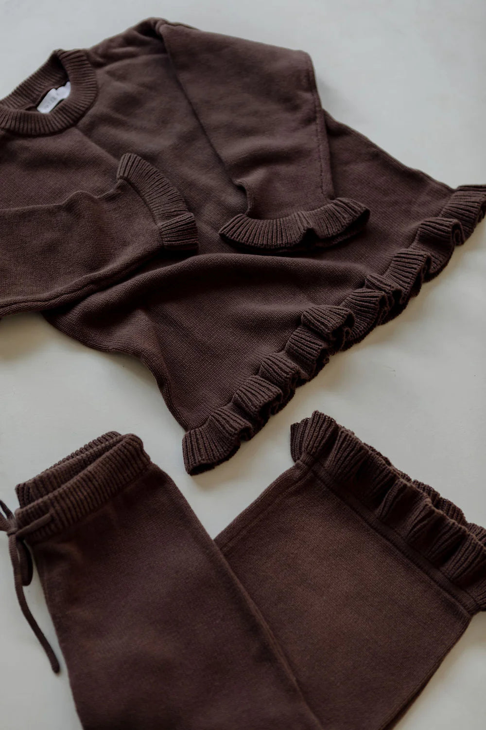 BELLE & SUN Frill Pullover | Cocoa